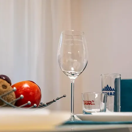 Angel 2bdrm Modern *