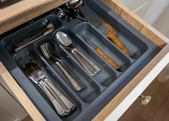 Angel 2bdrm Modern *