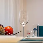 Angel 2bdrm Modern *