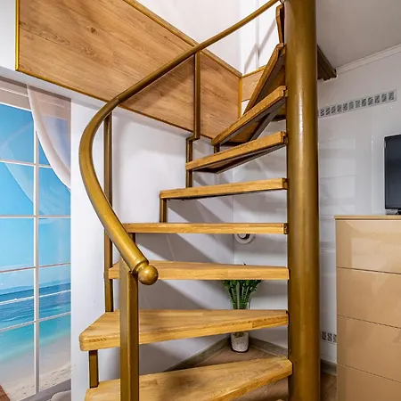 Angel 2bdrm Modern דירה וארנה