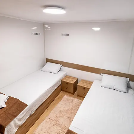 Angel 2bdrm Modern דירה וארנה
