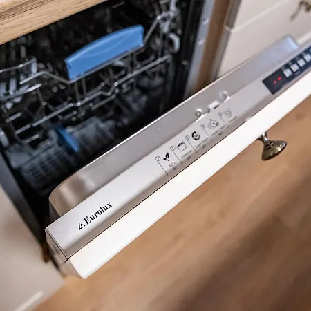 Angel 2bdrm Modern דירה וארנה