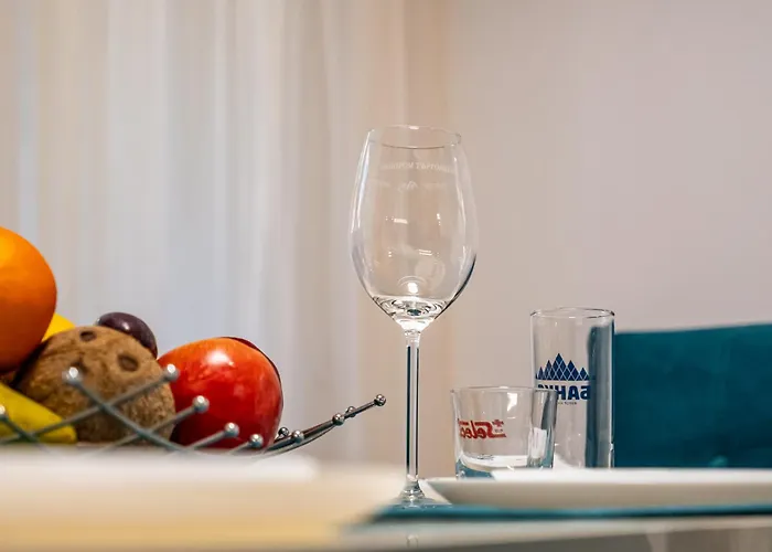 Angel 2bdrm Modern *